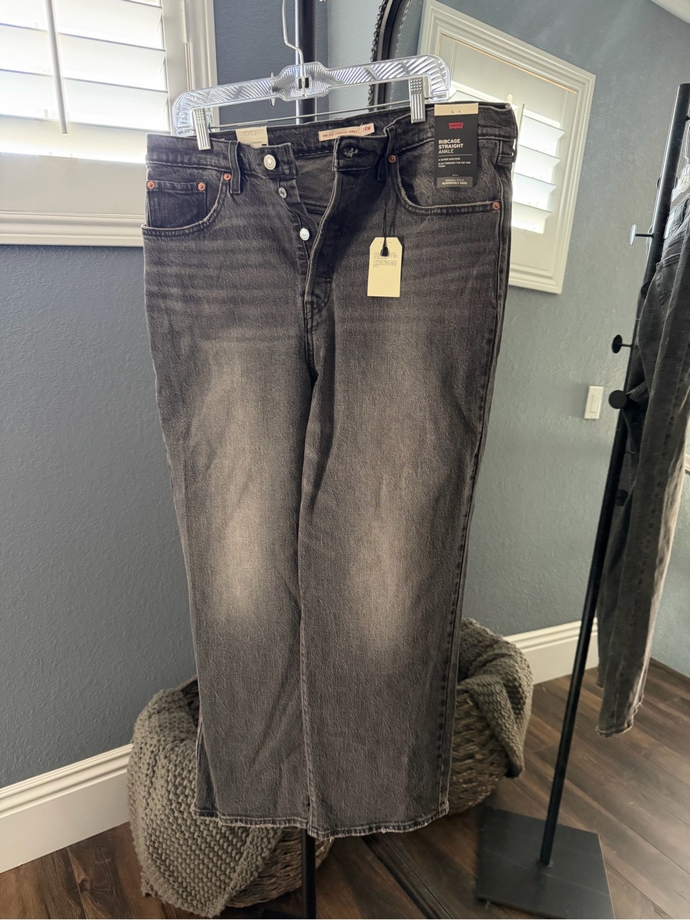 Levi's Women's Ribcage Straight Ankle Black Wash Jeans